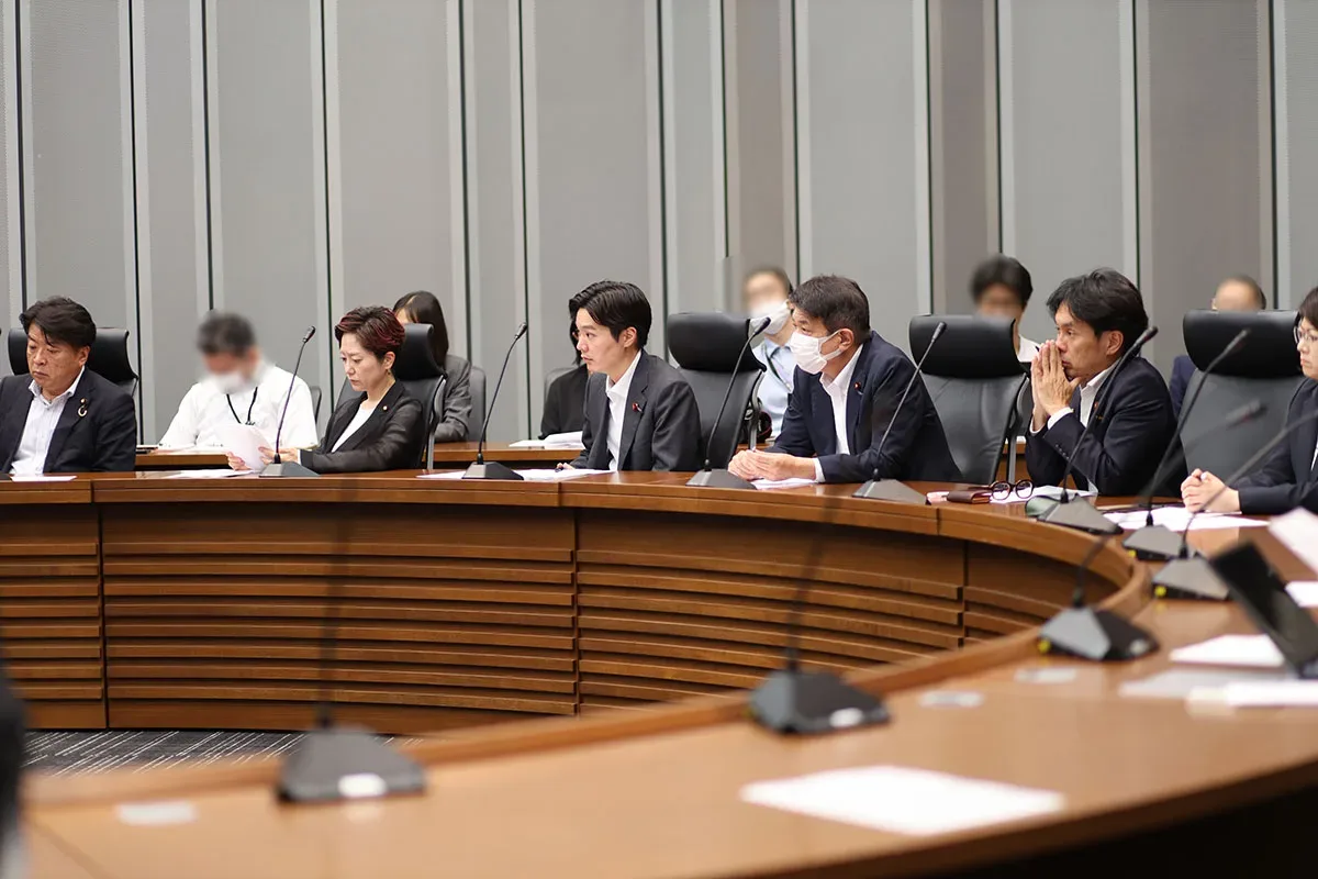 核軍縮推進 超党派議員勉強会「被爆体験を語り継ぐ会」で話を聞く峰島侑也